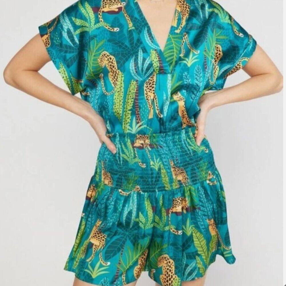 Entro Women's Green Satin Tropical Cheetah Print Top and Shorts Size Medium NWOT